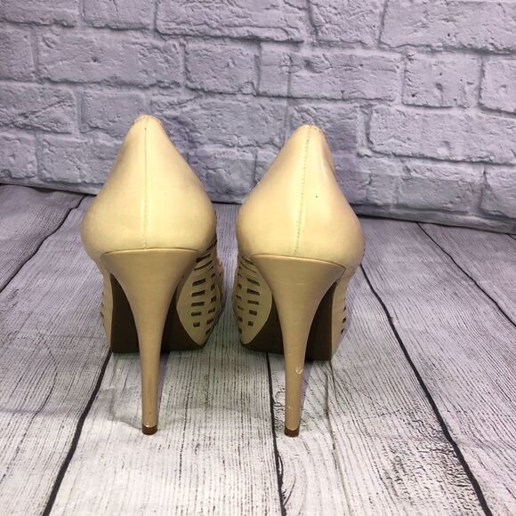 BCBGeneration cut out pattern high heels beige size 9 - Picture 4 of 8